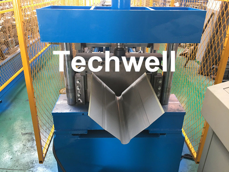Rolo de aço do tampão de Ridge do telhado que forma a máquina com a coluna de guiamento que forma a estrutura, sistema de controlo da frequência do PLC