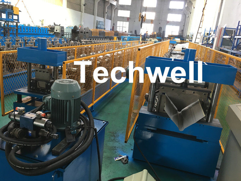 Rolo de aço do tampão de Ridge do telhado que forma a máquina com a coluna de guiamento que forma a estrutura, sistema de controlo da frequência do PLC