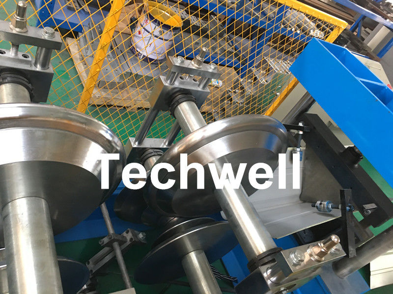 Rolo galvanizado aço do tampão de Ridge que forma a máquina com corte hidráulico para fazer os painéis do telhado