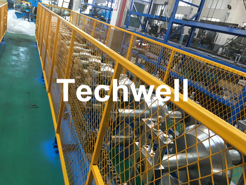 Rolo galvanizado aço do tampão de Ridge que forma a máquina com corte hidráulico para fazer os painéis do telhado