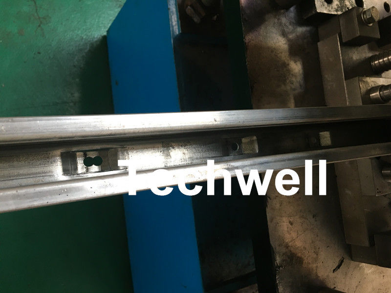 O trilho de guia de aço galvanizado da porta do obturador do rolo do perfil lamina a formação da máquina