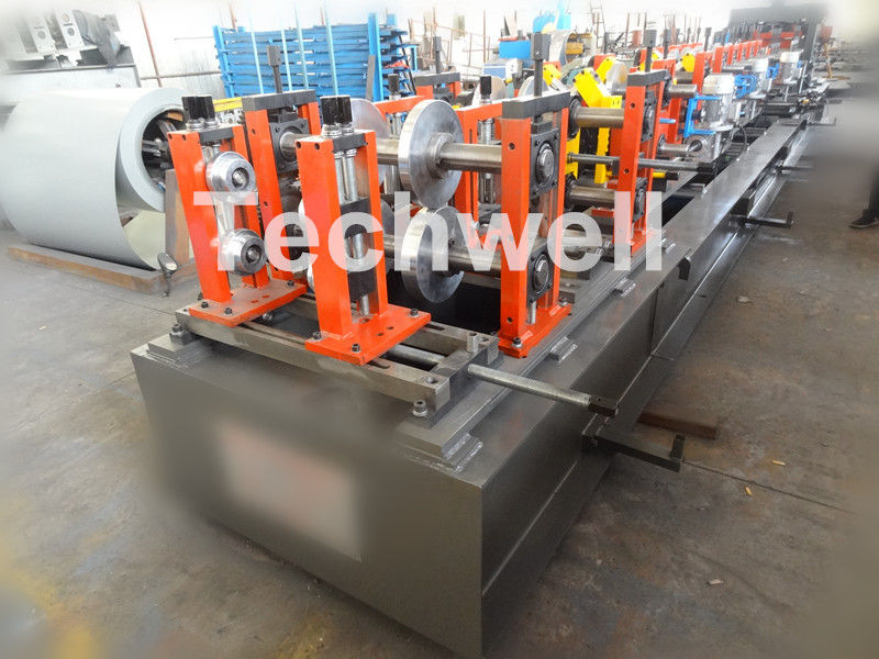 O aço carbono CZ canaliza o rolo que forma a máquina para a espessura 1.5-3.0mm com controle do tela táctil do PLC