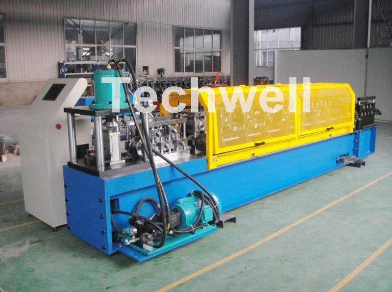 O SOLDADO, forma do aço carbono U lamina a formação da máquina com o Decoiler manual ou hidráulico, 10-15m/min que forma a velocidade