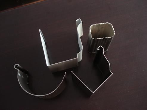 Rolo sem emenda hidráulico da calha de Manaul Decoiler K que forma a máquina para a calha da água da chuva K